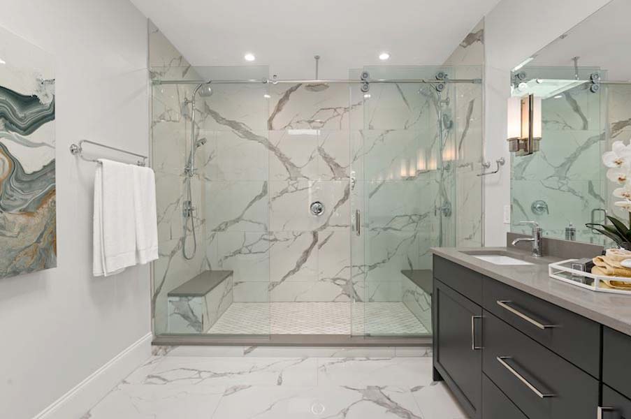 a luxurious image of a bathroom