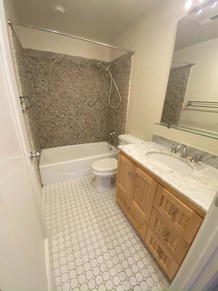 a spotless image of a bathroom