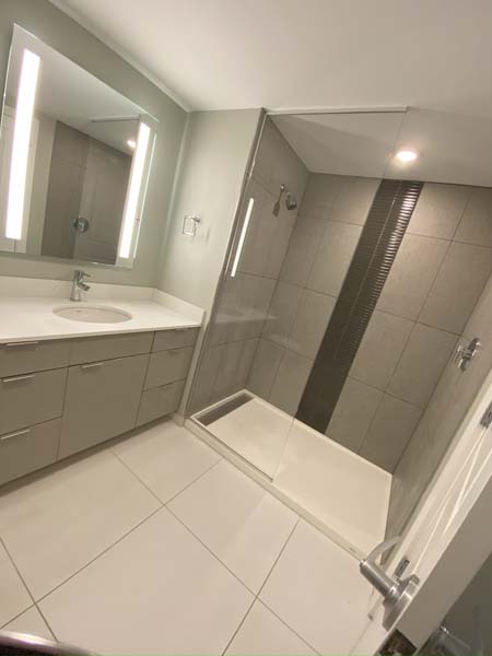 a well cleaned bathroom