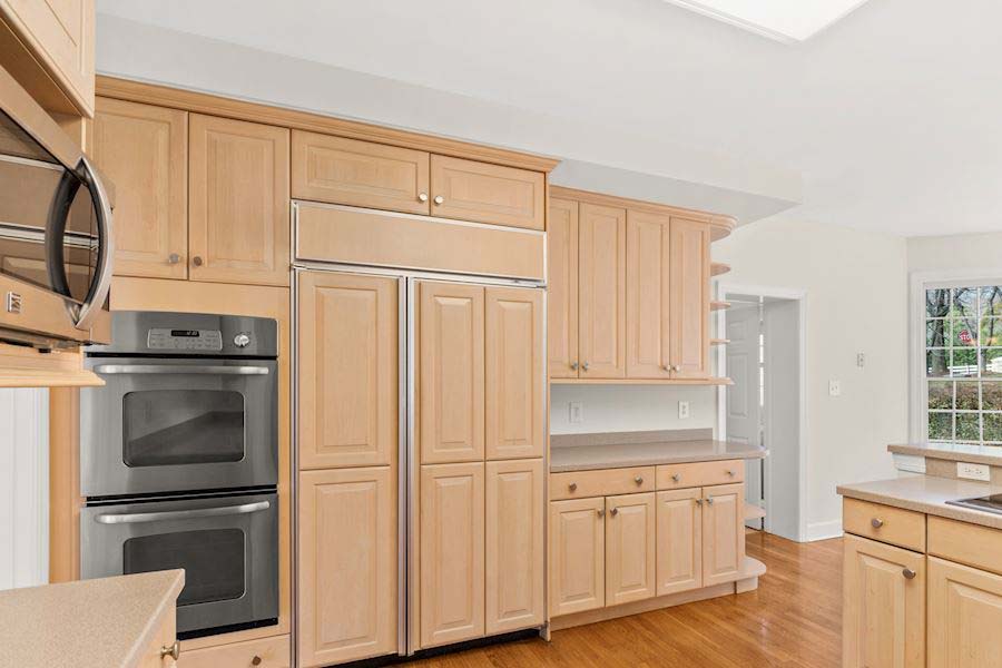 An image of a clean kitchen area
