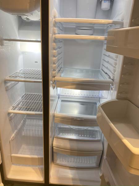An image of an empty fridge 