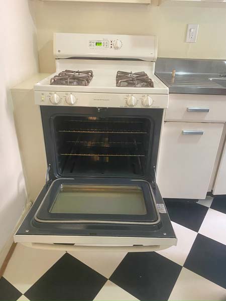 An image of a well cleaned stove

