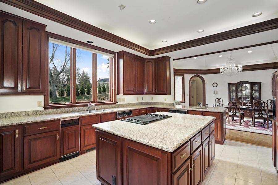 An image of spotless dining area