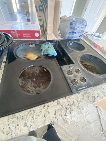 An image of a dirty kitchen set